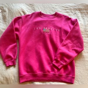 super cute oversized pink crewneck!